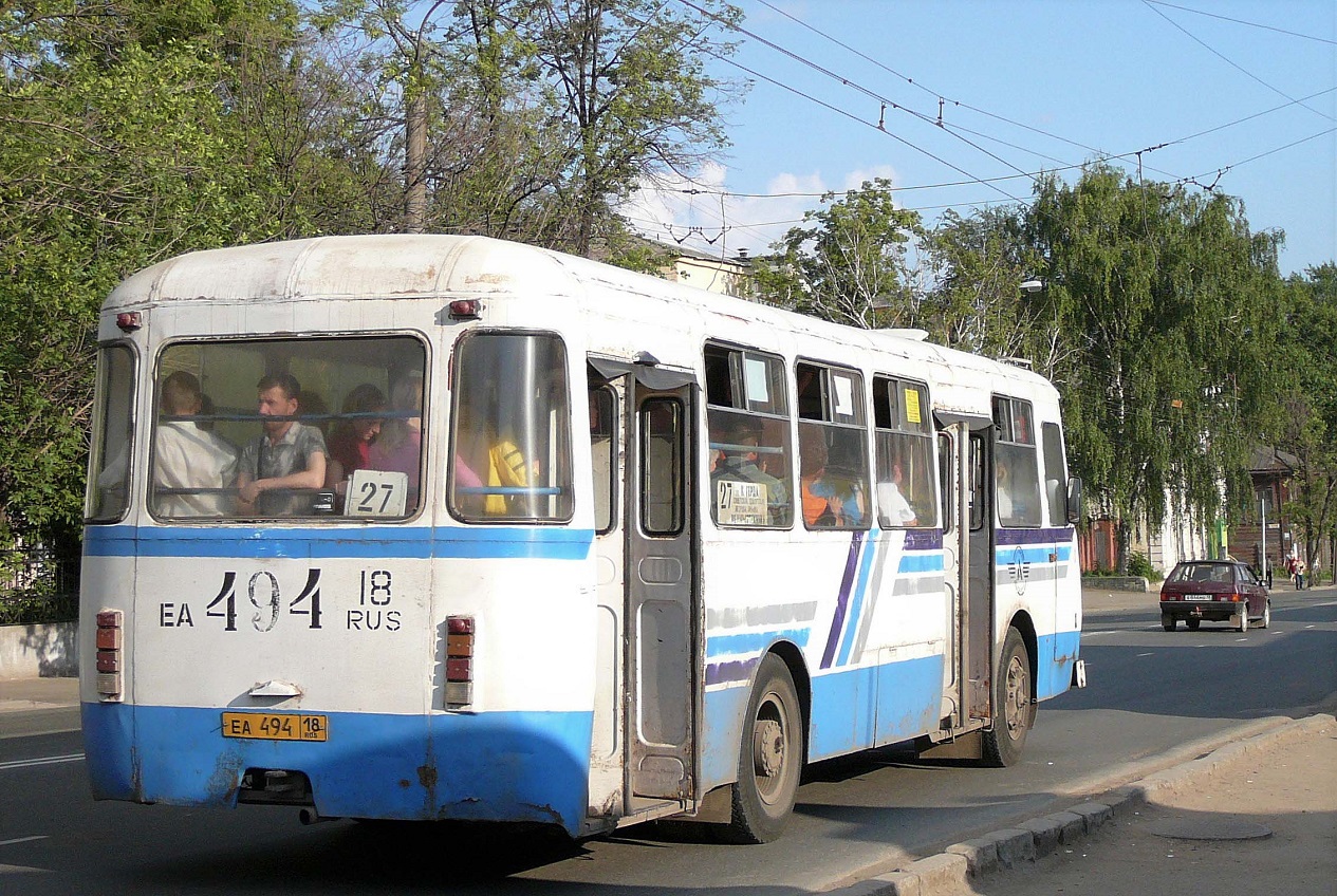 Izhevsk, LiAZ-677М č. ЕА 494 18