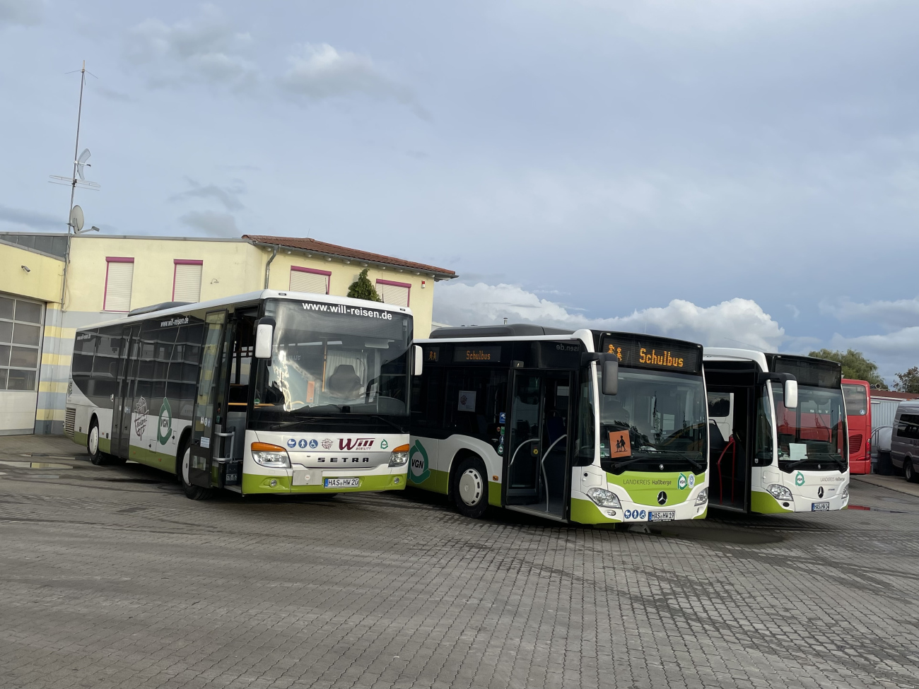 Haßfurt, Setra S415LE business # HAS-HW 20