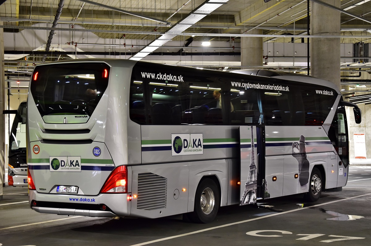 Dunajská Streda, Neoplan N2216SHD Tourliner SHD # DS-575IA