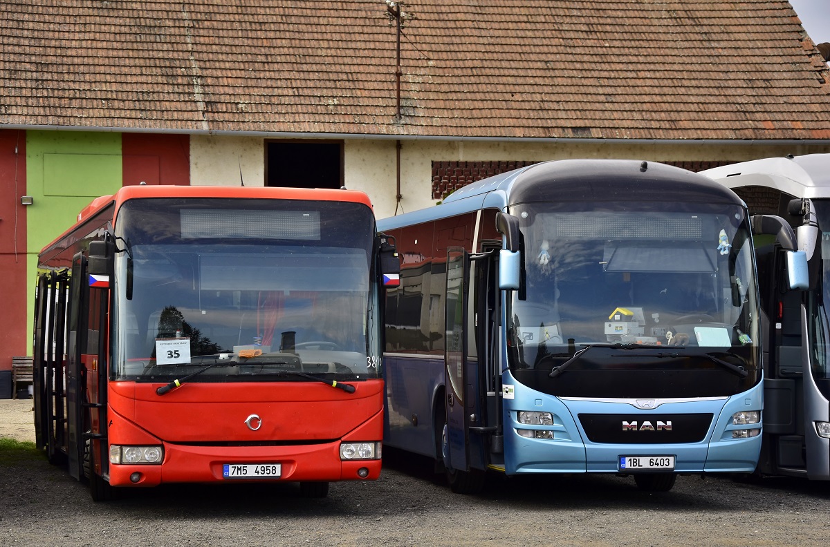 Prostějov, Irisbus Crossway LE 12M No. 7M5 4958; Vyškov, MAN R13 Lion's Regio L ÜL404 No. 1BL 6403