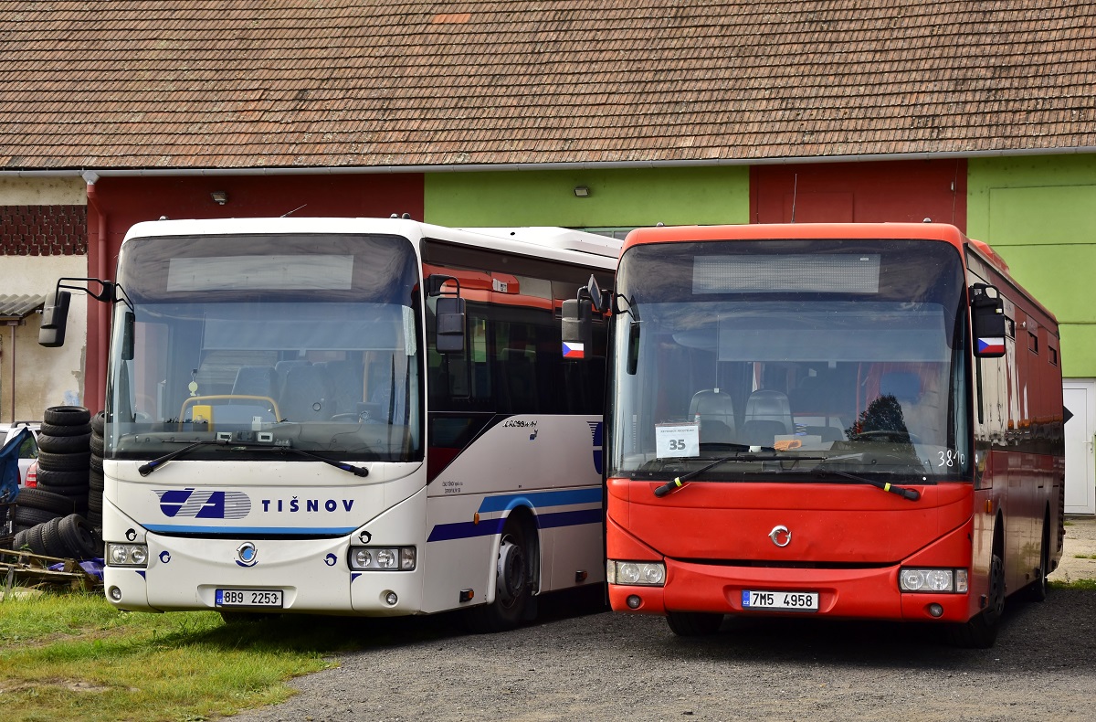 Brno-venkov, Irisbus Crossway 12M č. 8B9 2253; Prostějov, Irisbus Crossway LE 12M č. 7M5 4958