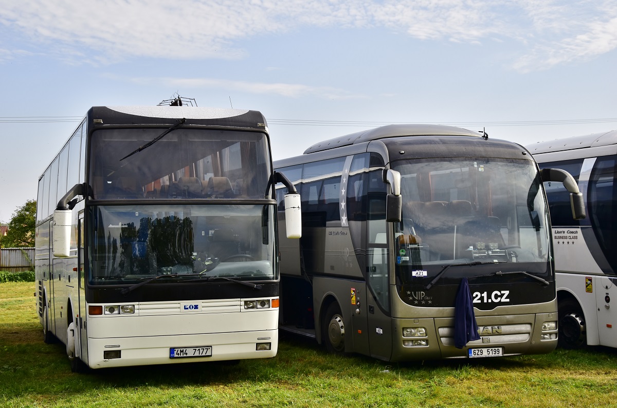 Vsetín, EOS 200 nr. 4M4 7177; Olomouc, MAN R08 Lion's Coach L RHC444 nr. 6Z9 5199