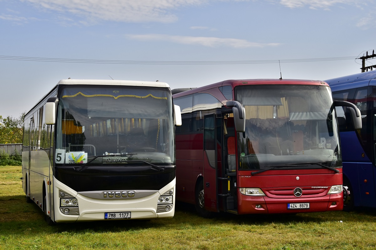 Olomouc, Irisbus Arway 12.8M № 7M8 1177; Zlín, Mercedes-Benz Tourismo 15RHD-II № 4Z4 8979