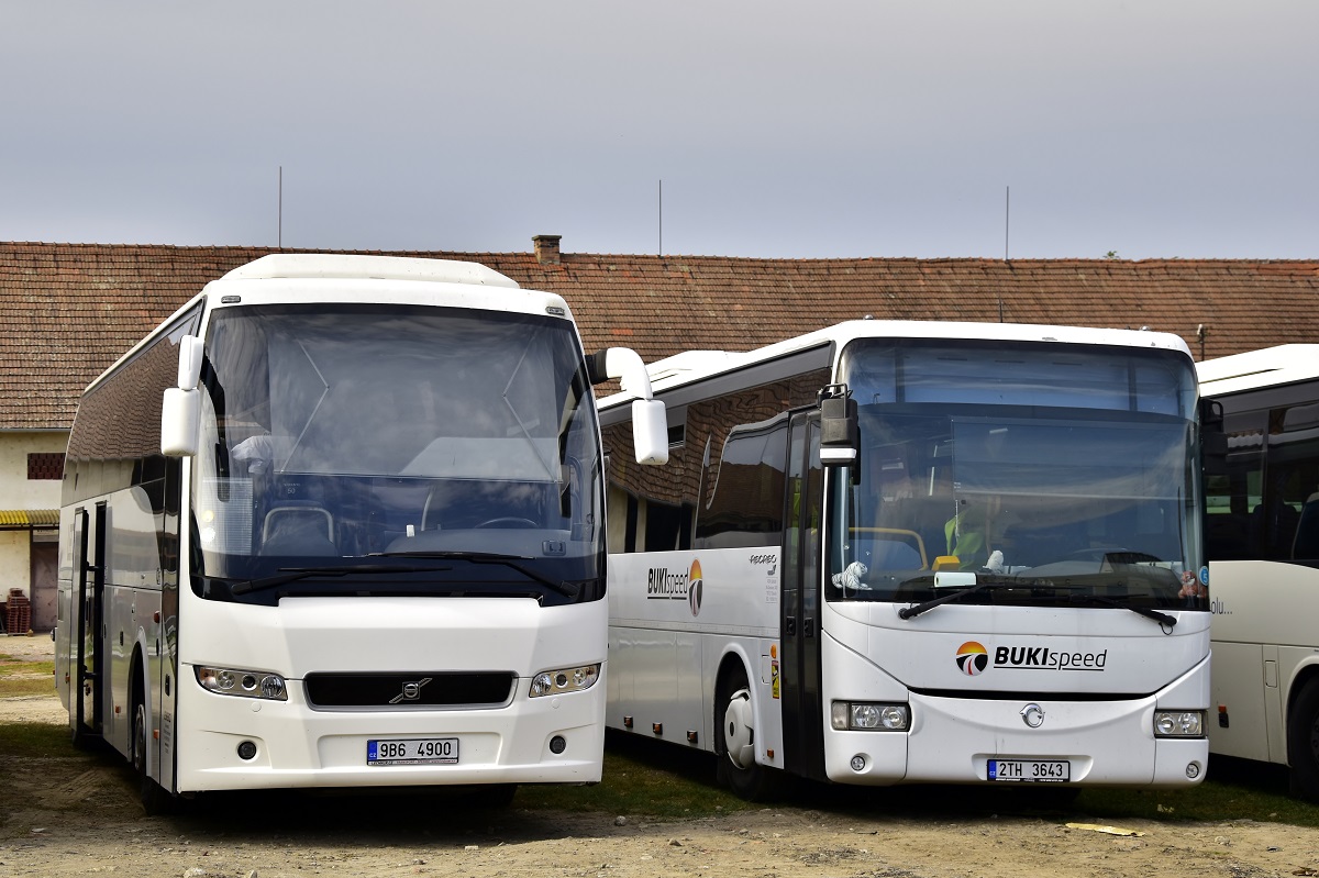 Brno, Volvo 9700H № 9B6 4900; Zlín, Irisbus Crossway 12.8M Récréo № 2TH 3643