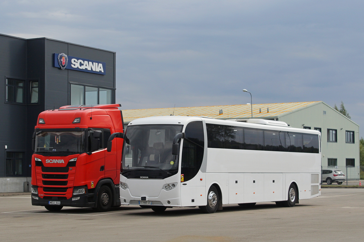 Angers, Scania OmniExpress 360 # DZ-840-JC