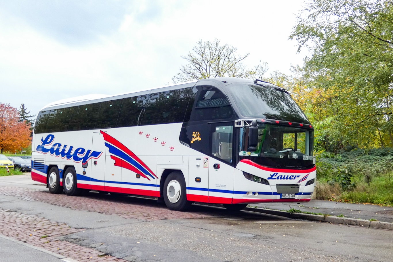 Kusel, Neoplan N1217HDC Cityliner # KUS-BL 700; Lahr/Schwarzwald — Busse zur Chrysanthema Lahr