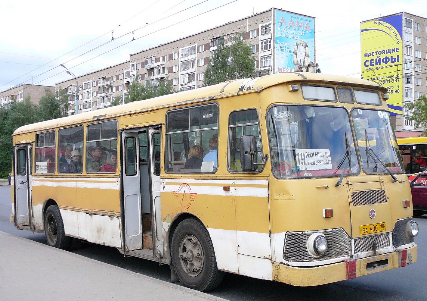 Ижевск, ЛиАЗ-677М № ЕА 400 18