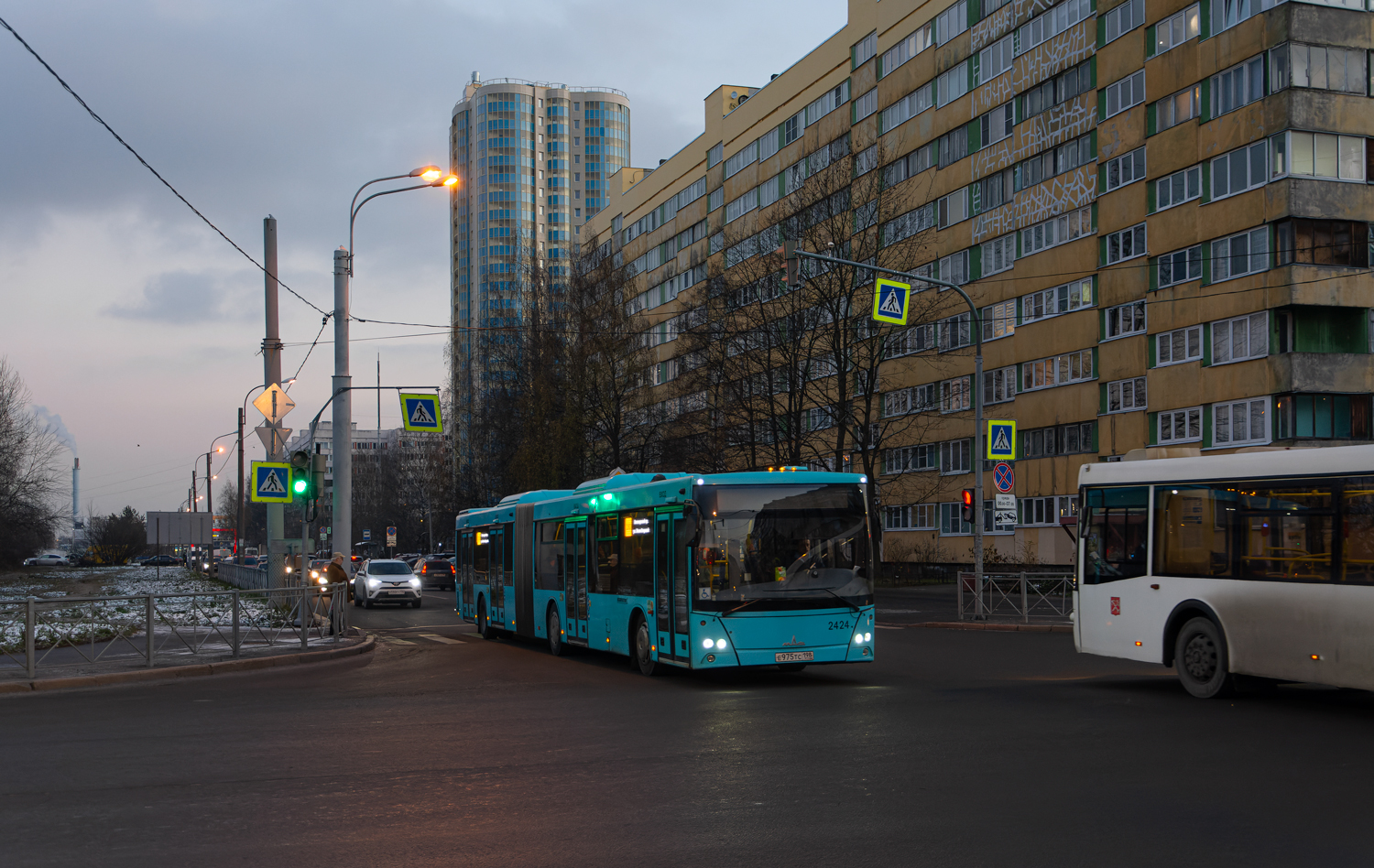 Sankt Petersburg, MAZ-216.066 nr. 2424