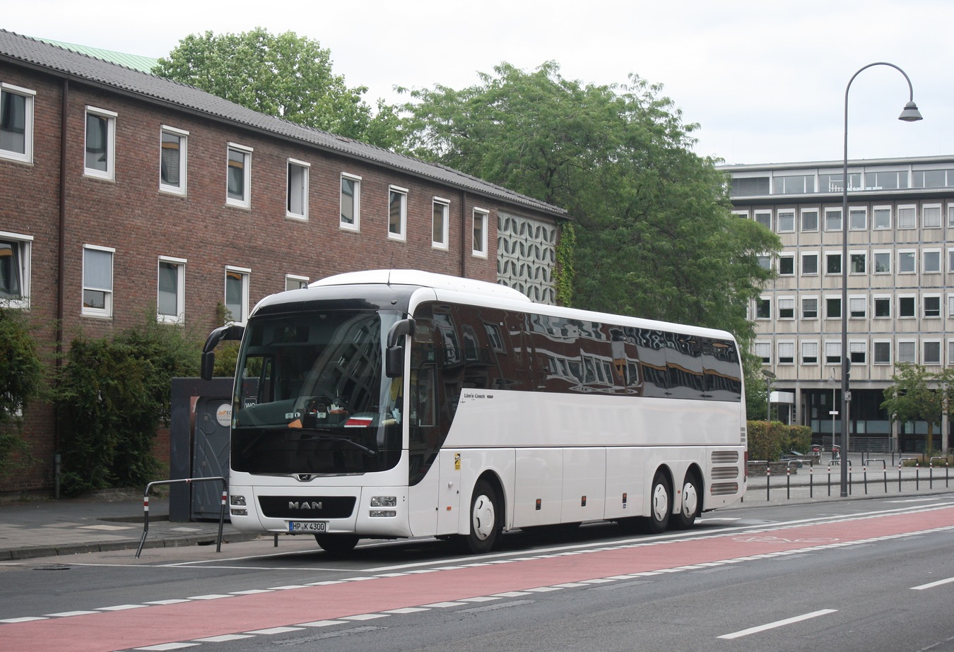 Heppenheim (Bergstraße), MAN R08 Lion's Coach L RHC444 # HP-K 4300