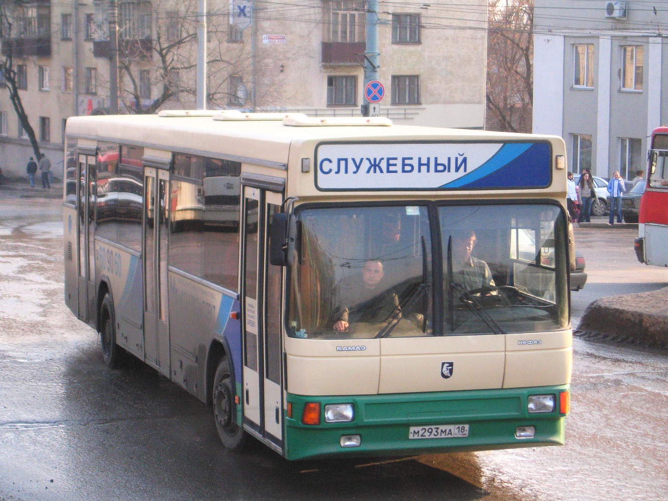 Izhevsk, NefAZ-5299 č. М 293 МА 18