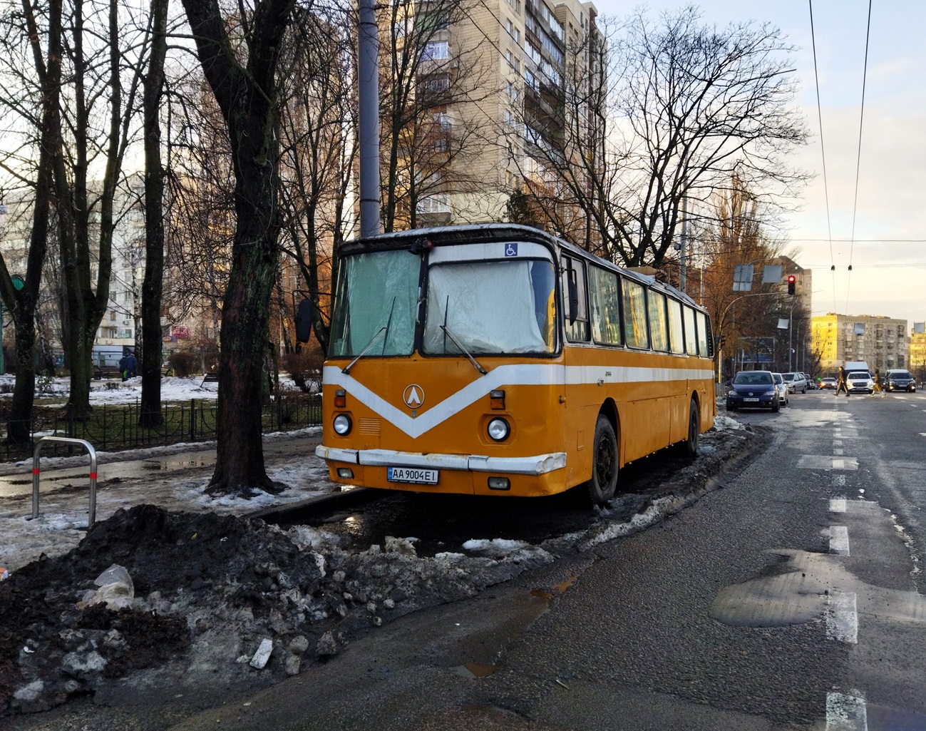 Kyiv, LAZ-699Р # АА 9004 ЕІ