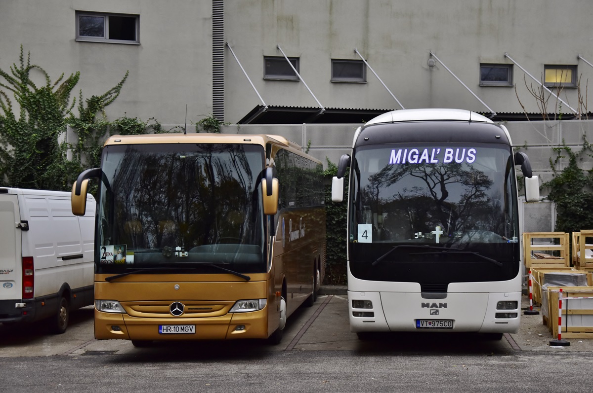 Horezu, Mercedes-Benz Tourismo 17RHD-II L # HR 10 MGV; Vranov nad Topľou, MAN R07 Lion's Coach # VT-975CO