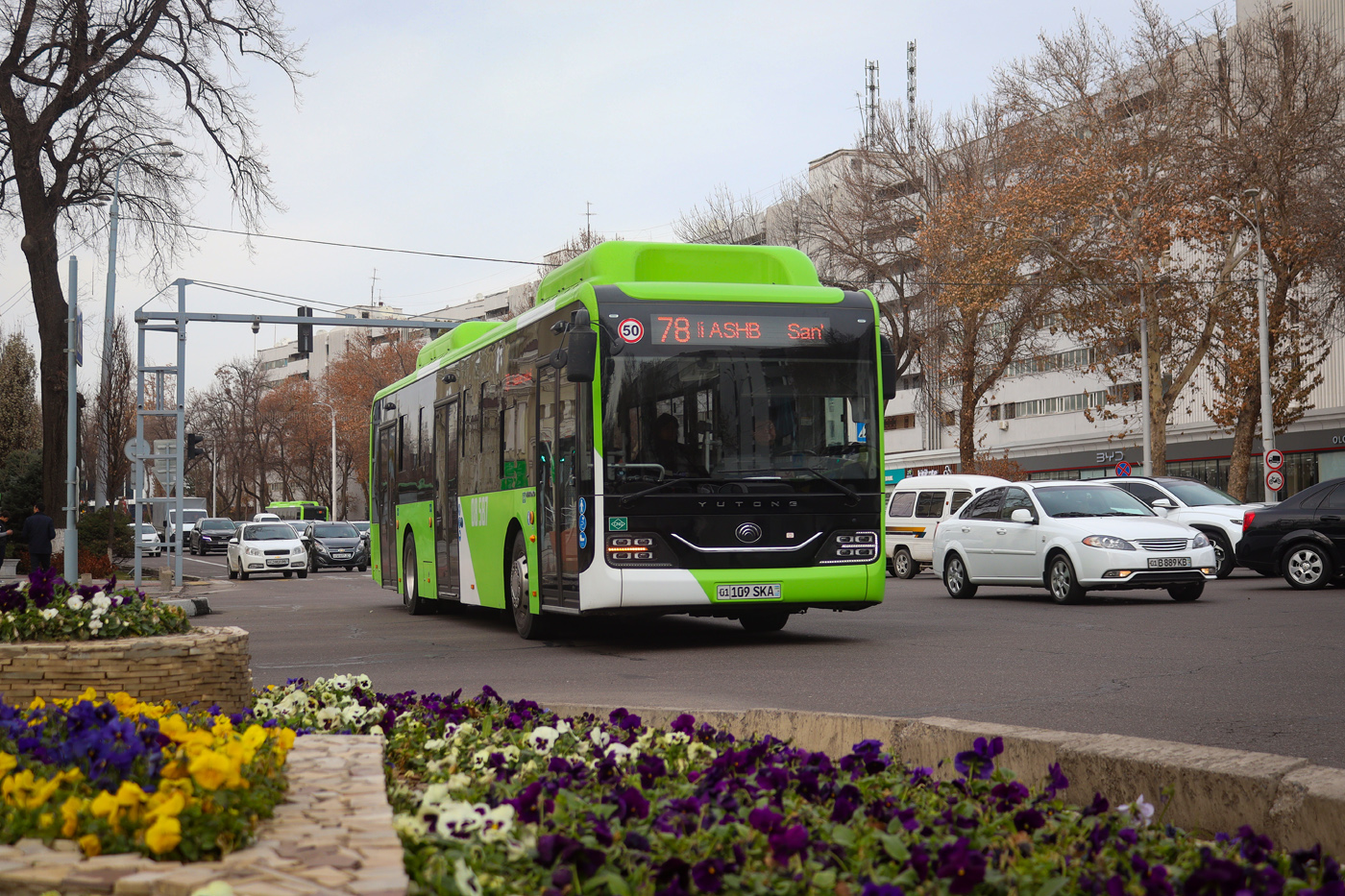 Tashkent, Yutong ZK6126HG # 08587