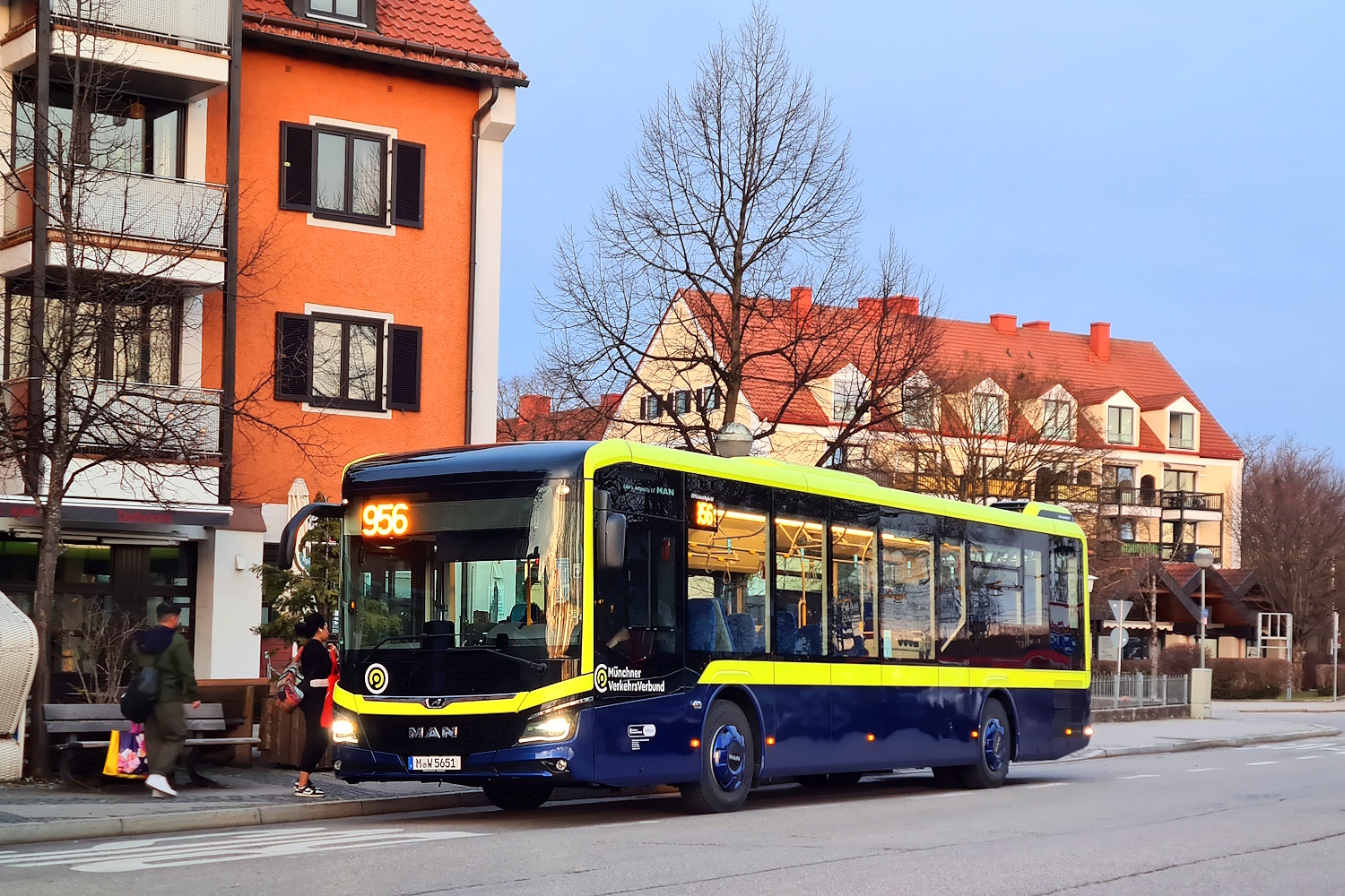 Munich, MAN 42C Lion's Intercity Ü LE*** EfficientHybrid No. M-W 5651