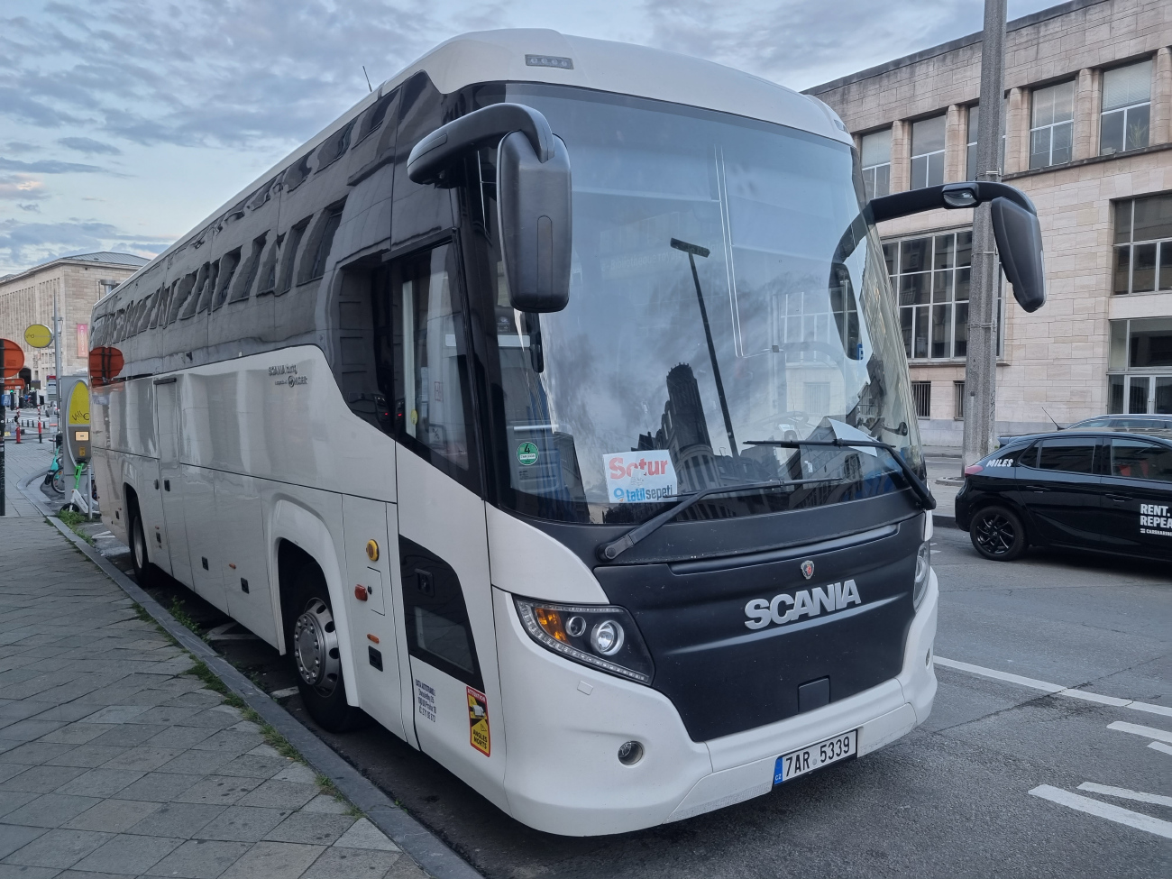 Praha, Scania Touring HD (Higer A80T) č. 7AR 5339