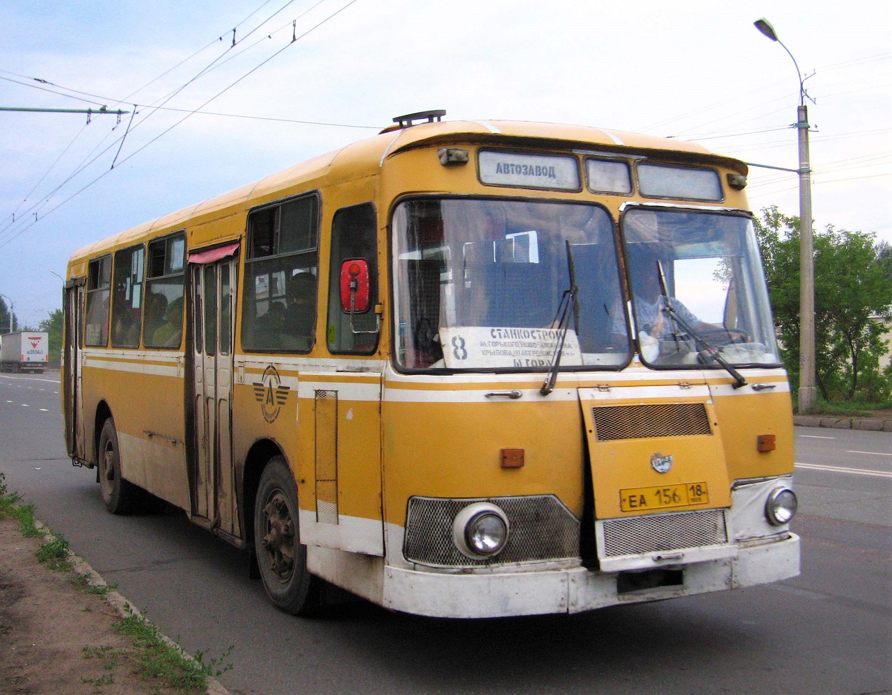 Izhevsk, LiAZ-677М č. ЕА 156 18