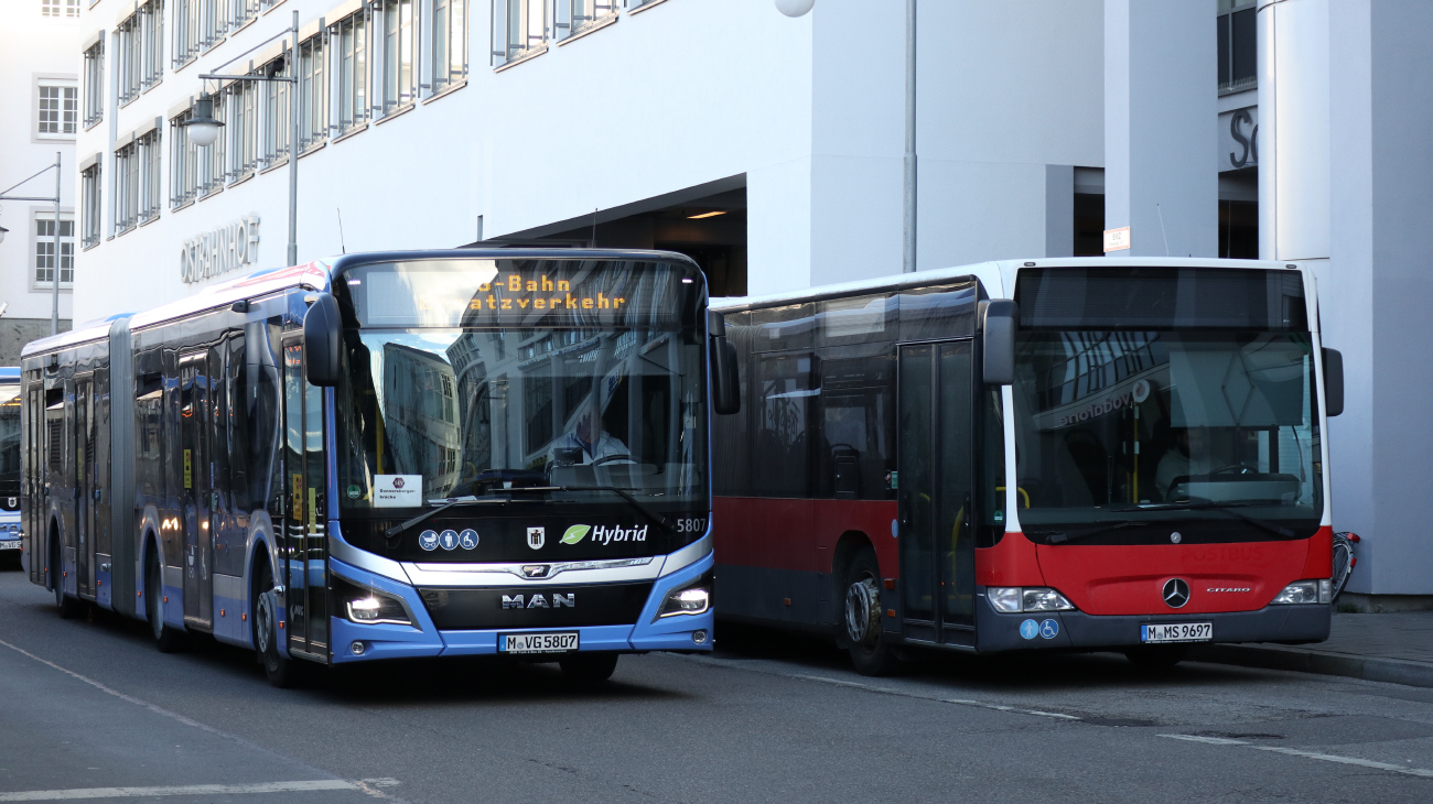 Munich, MAN 18C Lion's City NG330 EfficientHybrid # 5807; Munich, Mercedes-Benz O530 Citaro Facelift L # M-MS 9697