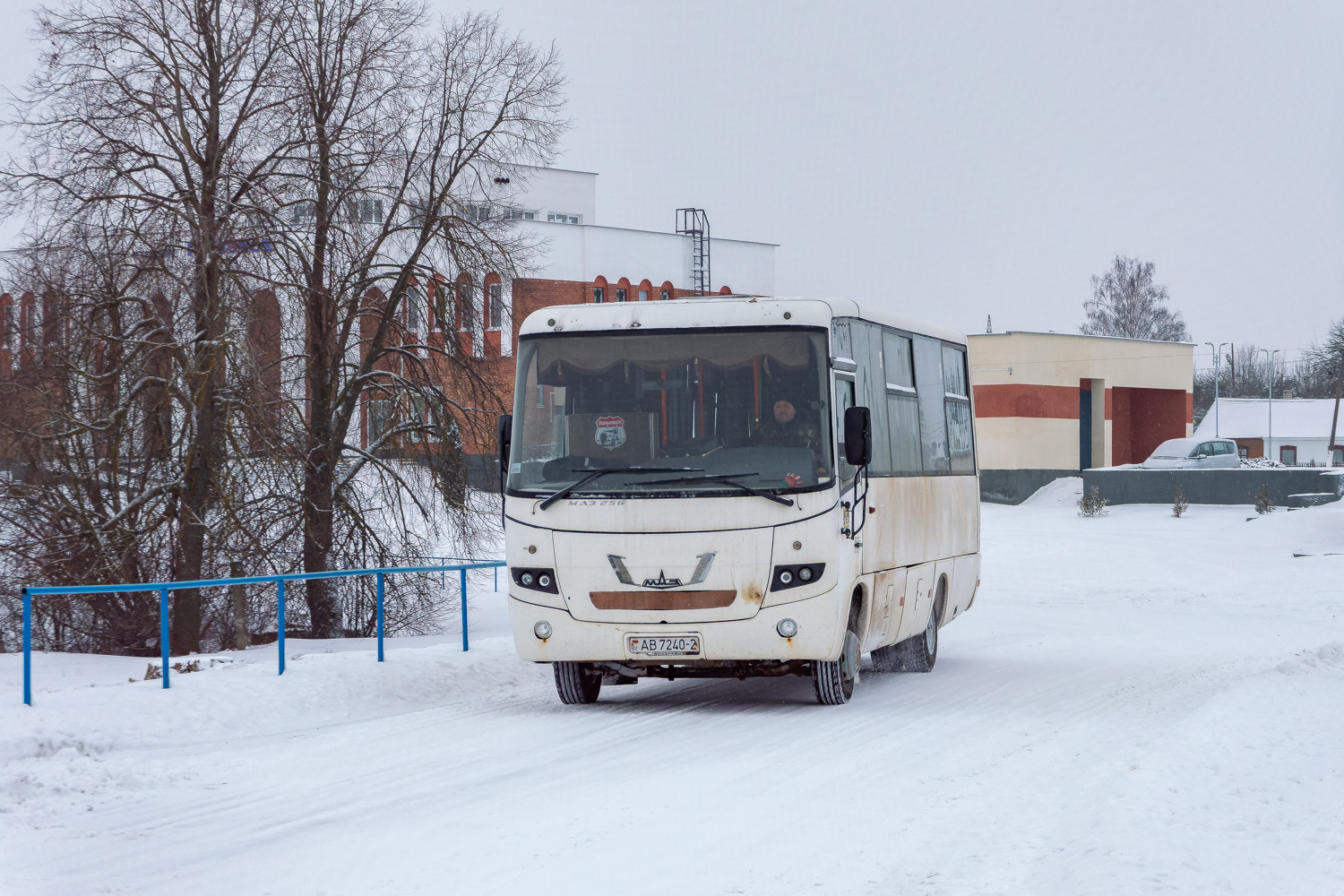 Glubokae, MAZ-256.*** # АВ 7240-2