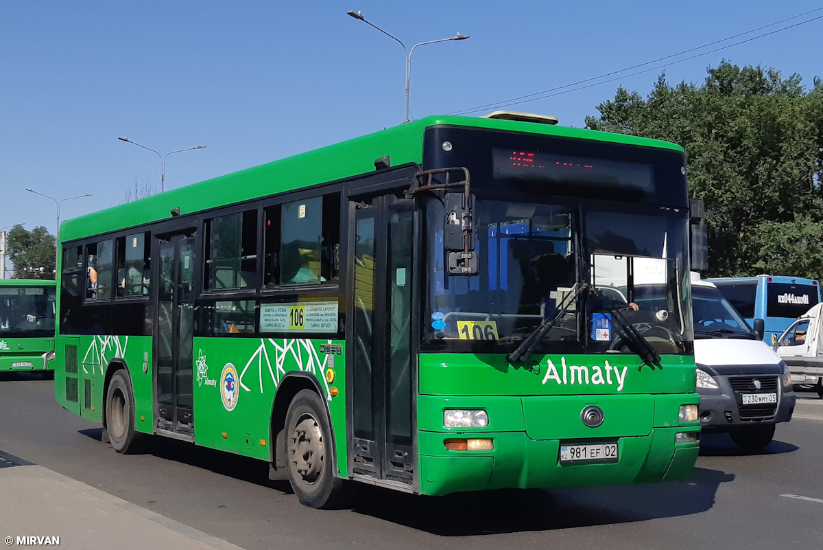 Almaty, Yutong ZK6108HGH № 981 EF 02