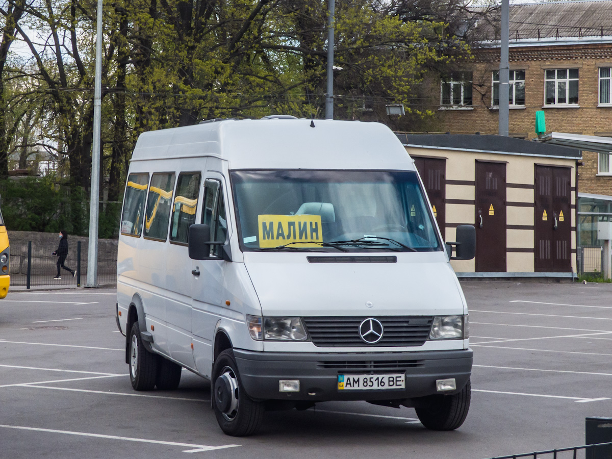 Kyjev, Mercedes-Benz Sprinter 412D č. АМ 8516 ВЕ