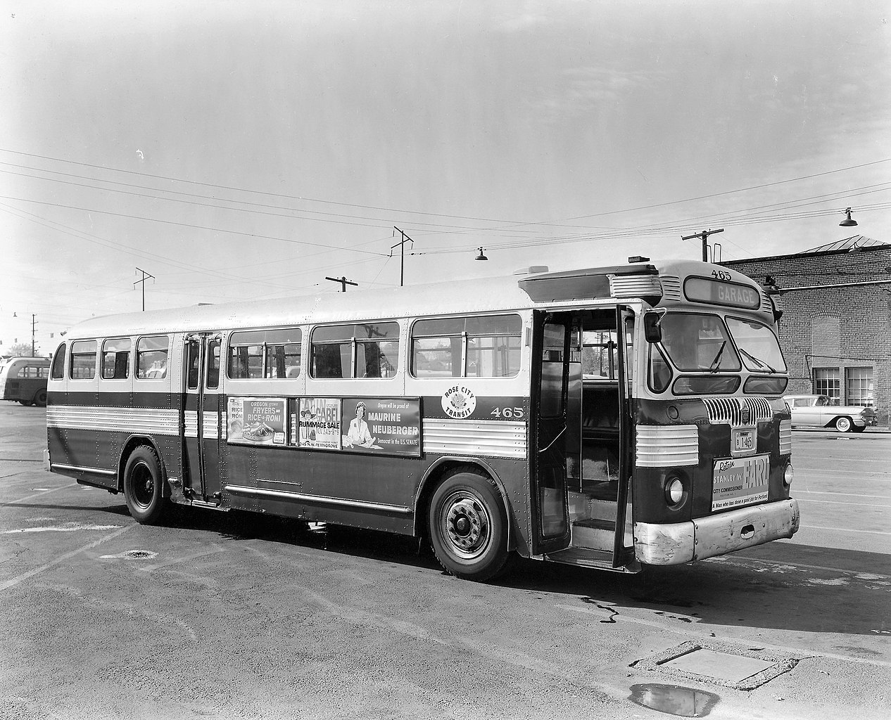 Portland, Twin Coach 44-S # 465
