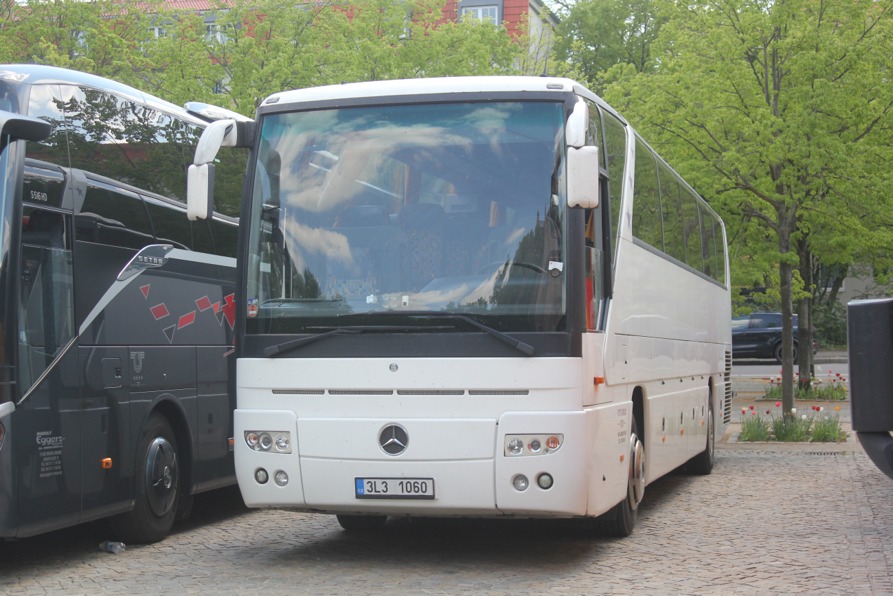 Liberec, Mercedes-Benz O350-15RHD Tourismo I # 3L3 1060