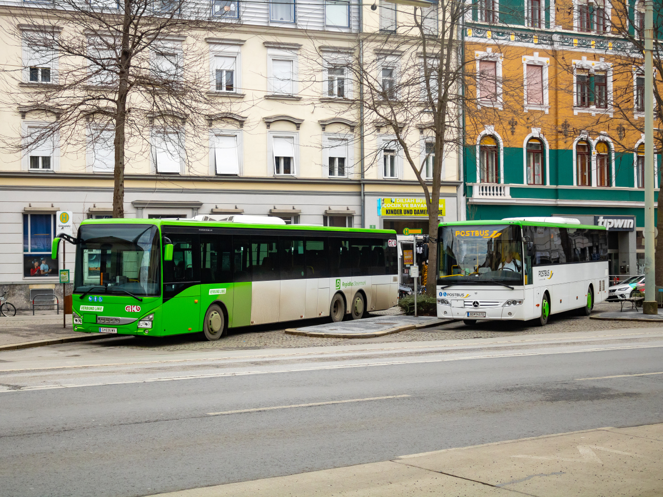 Graz, IVECO Crossway LE Line 14.5M No. G-636 WV; Graz, Mercedes-Benz Intouro II No. 14370