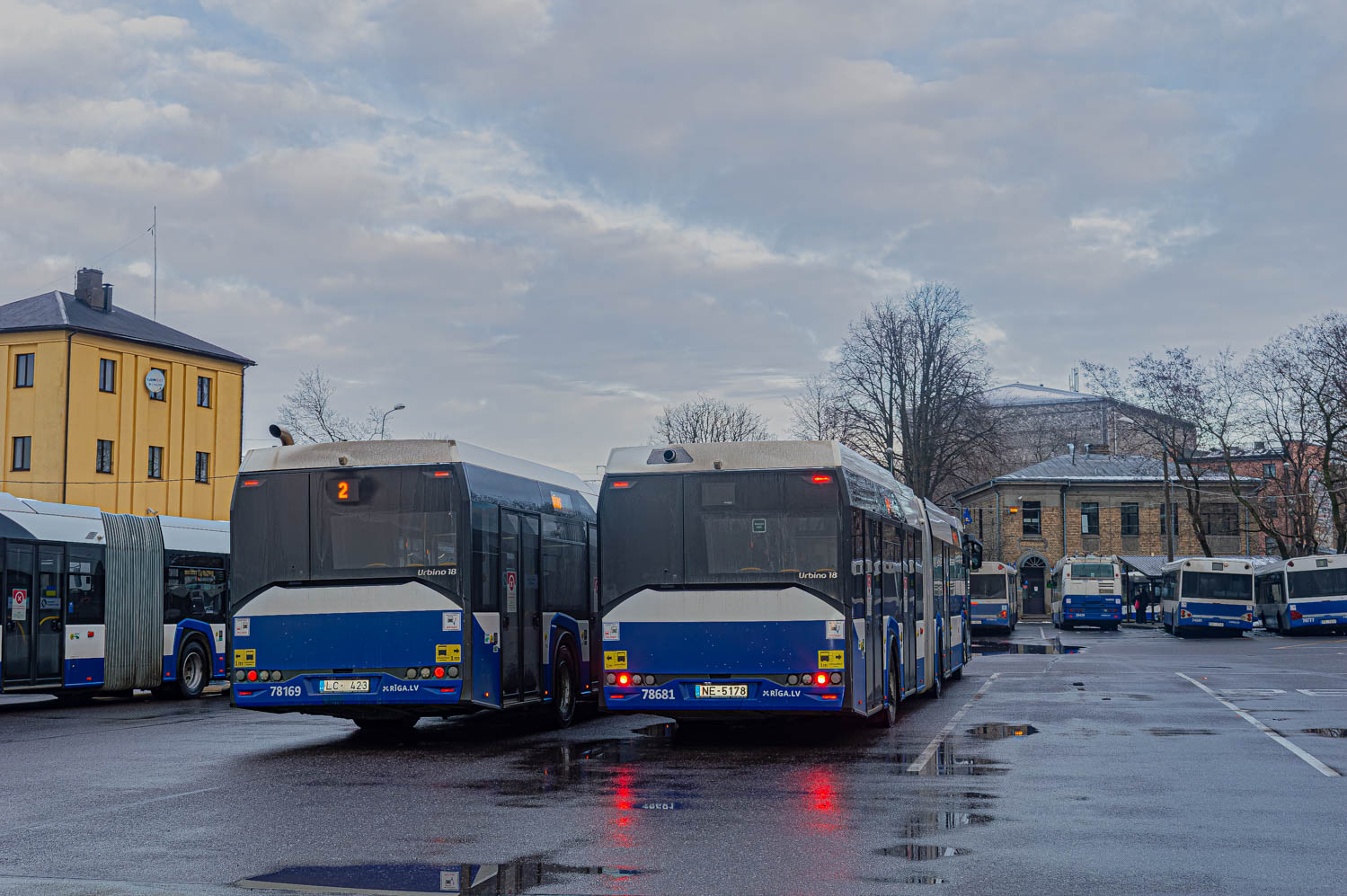 Riga, Solaris Urbino IV 18 nr. 78169; Riga, Solaris Urbino IV 18 nr. 78681