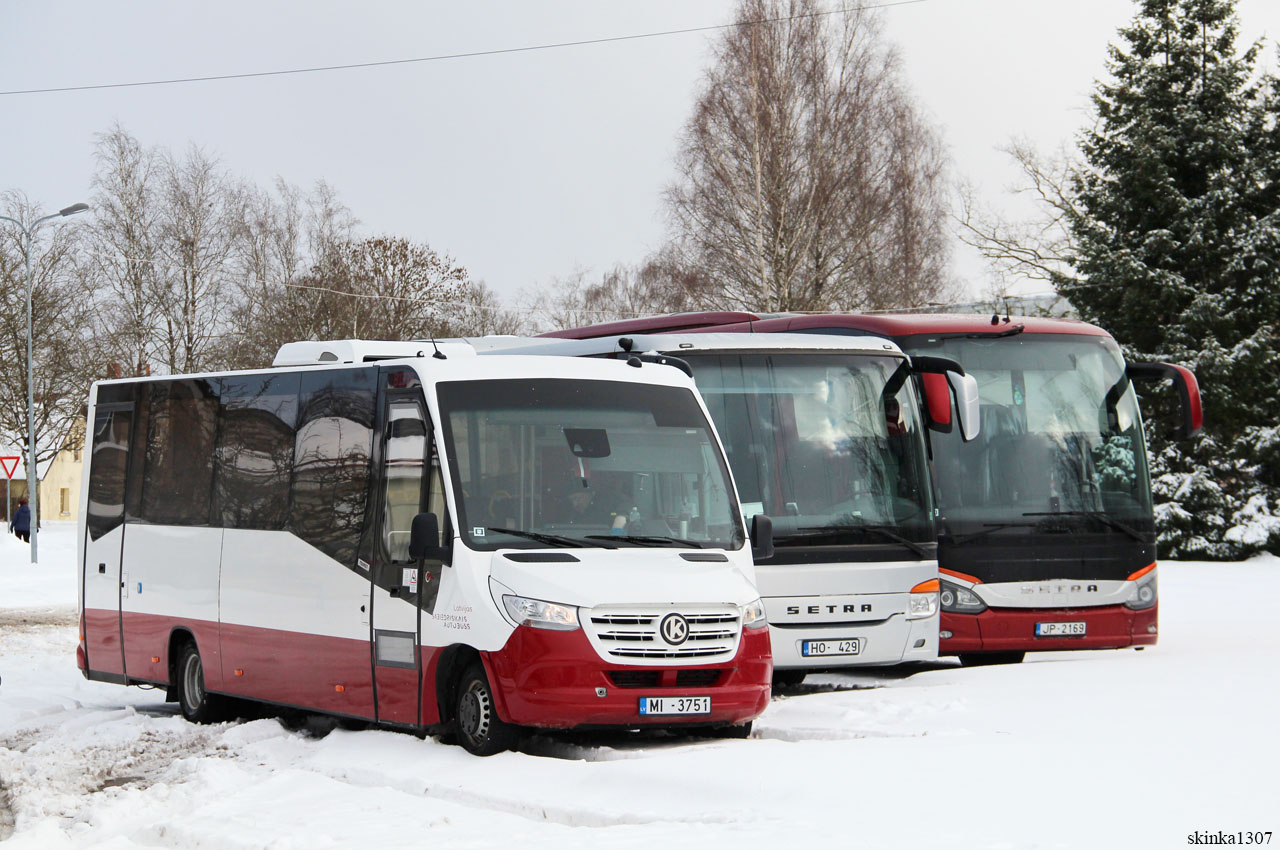 Saldus, Kutsenits Intercity Tourist 716 nr. B1339; Talsi, Setra S415UL-GT nr. 457; Talsi, Setra S515HD nr. 465