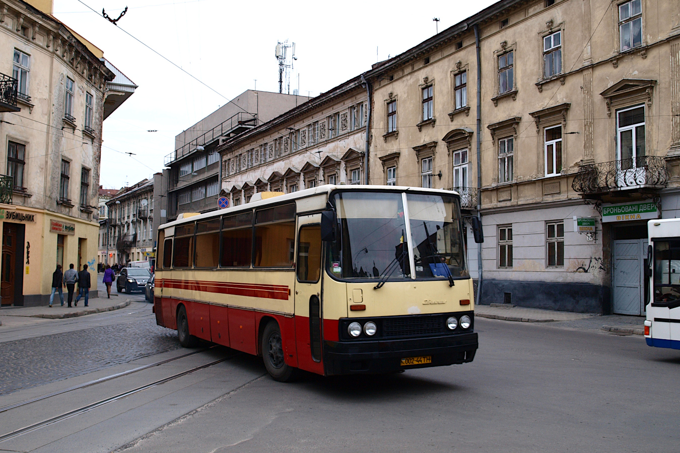 Lviv, Ikarus 256.75 # 002-44 ТН