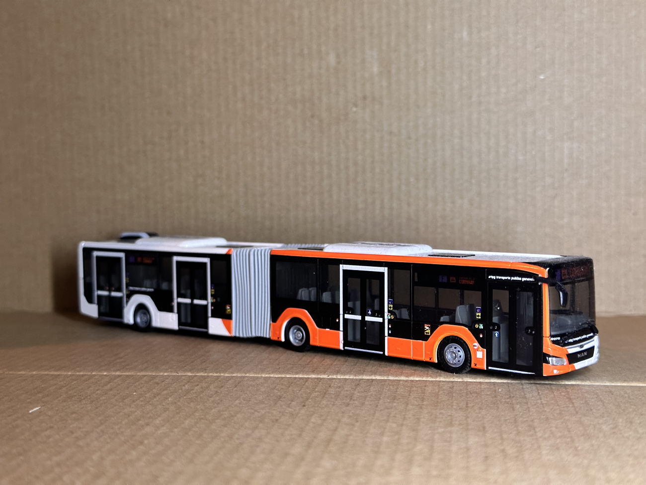 Bourg-en-Bresse, MAN 18C Lion's City NG360 EfficientHybrid # 2070; Bus models