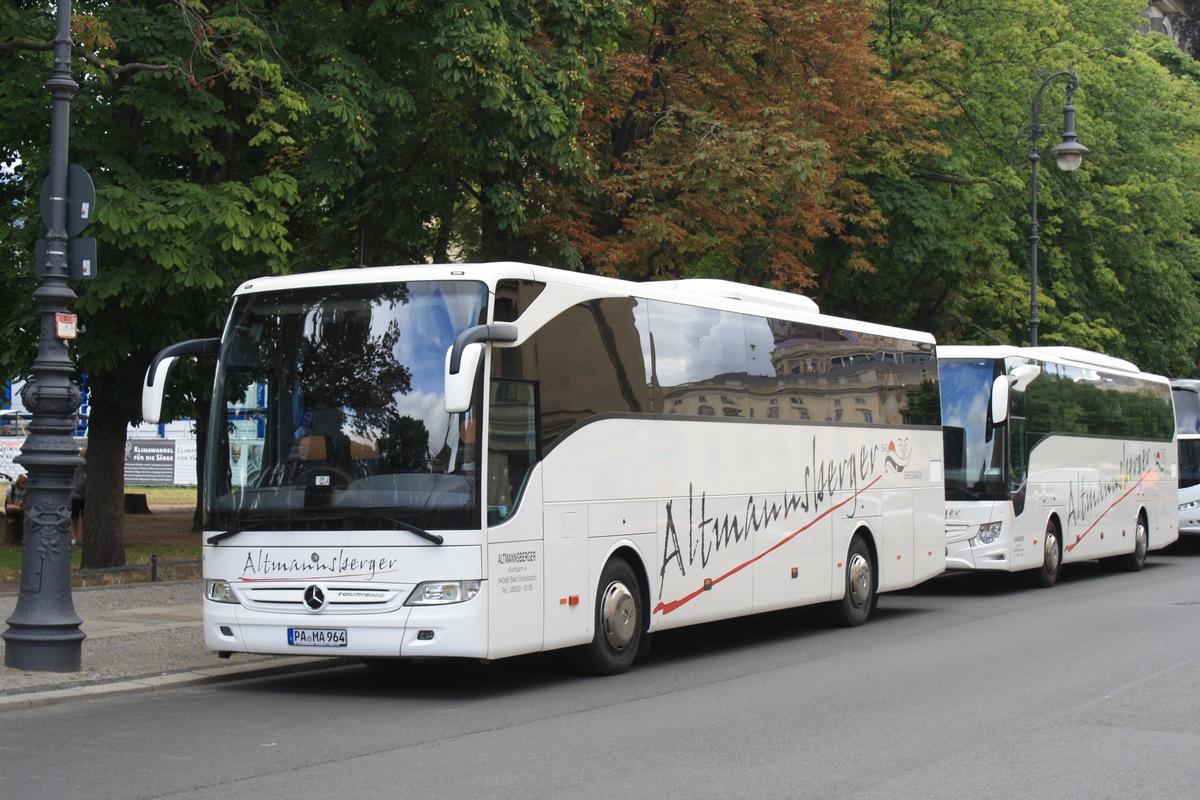 Passau, Mercedes-Benz Tourismo 15RHD-II č. PA-MA 964