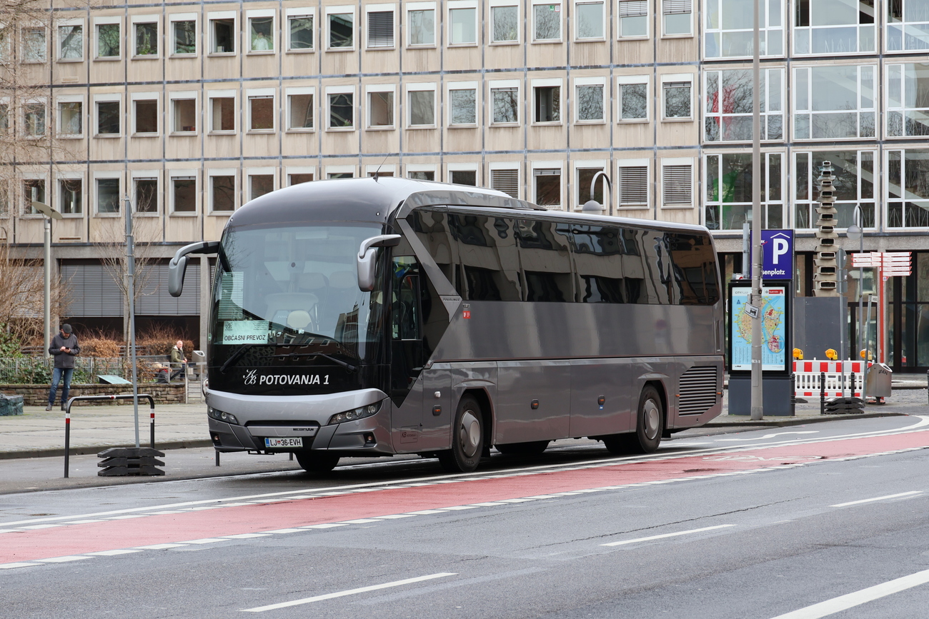 Ljubljana, Neoplan N2216SHD Tourliner SHD # LJ 36-EVH
