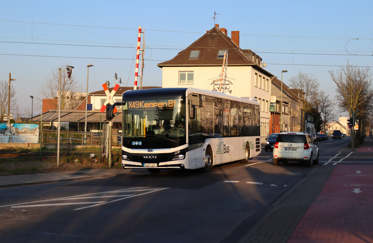 Düsseldorf, MAN 32C Lion's Intercity LE330 EfficientHybrid # D-BV 1023