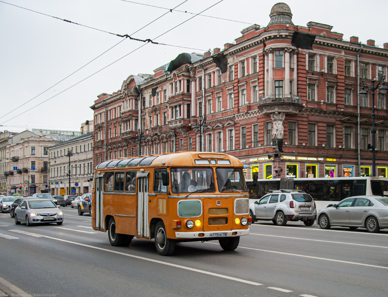 圣彼得堡, PAZ-672М # М 775 РК 198