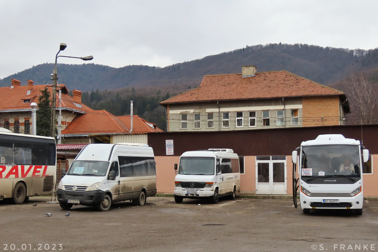 Piatra Neamţ, Irisbus Daily Touring č. NT 01 EDL; Piatra Neamţ, Mercedes-Benz Vario 815D č. NT 03 PXE; Piatra Neamţ, Otokar Sultan Mega č. NT 59 ZPF