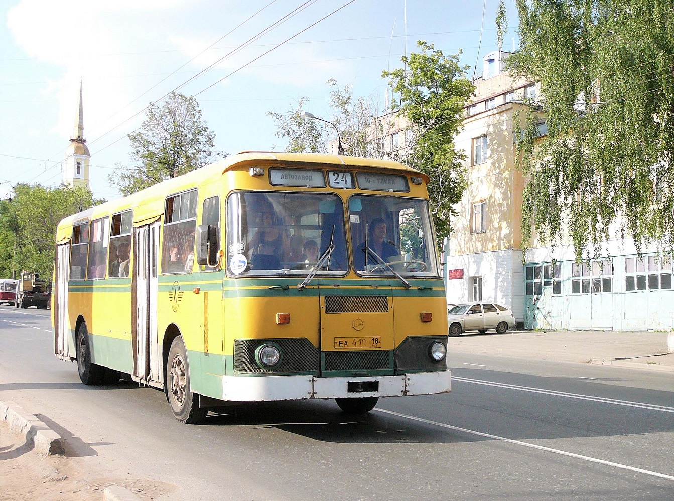 Izhevsk, LiAZ-677М č. ЕА 410 18