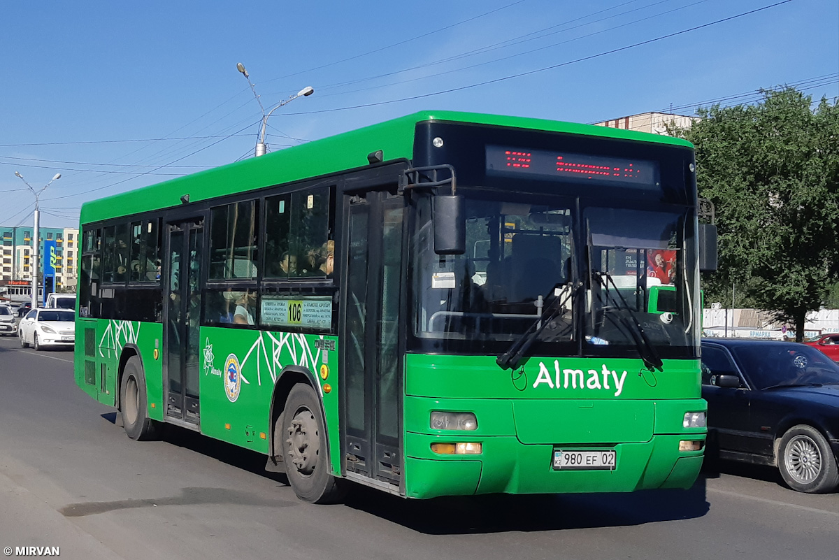 Almaty, Yutong ZK6108HGH № 980 EF 02