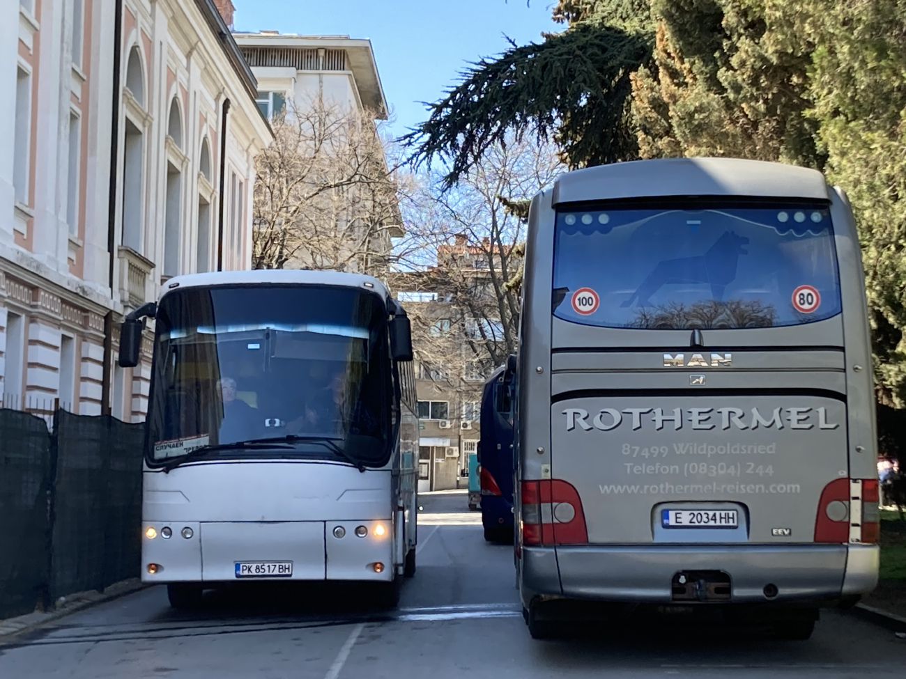 Radomir, Bova Futura # РК 8517 ВН; Blagoevgrad, MAN R08 Lion's Top Coach RHC444 # 2034