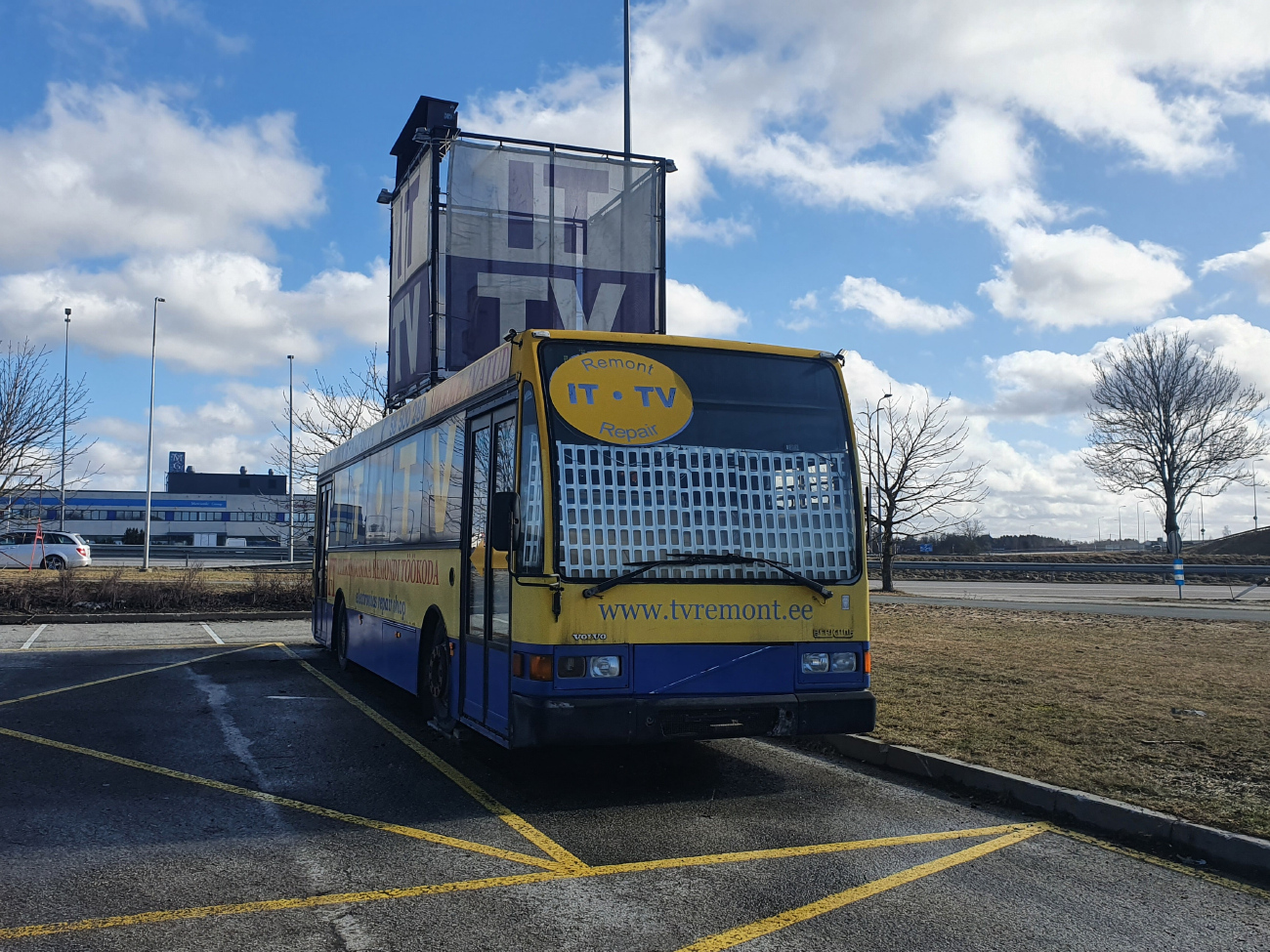 Tallinn, Berkhof Europa 2000NL # 566 MLZ