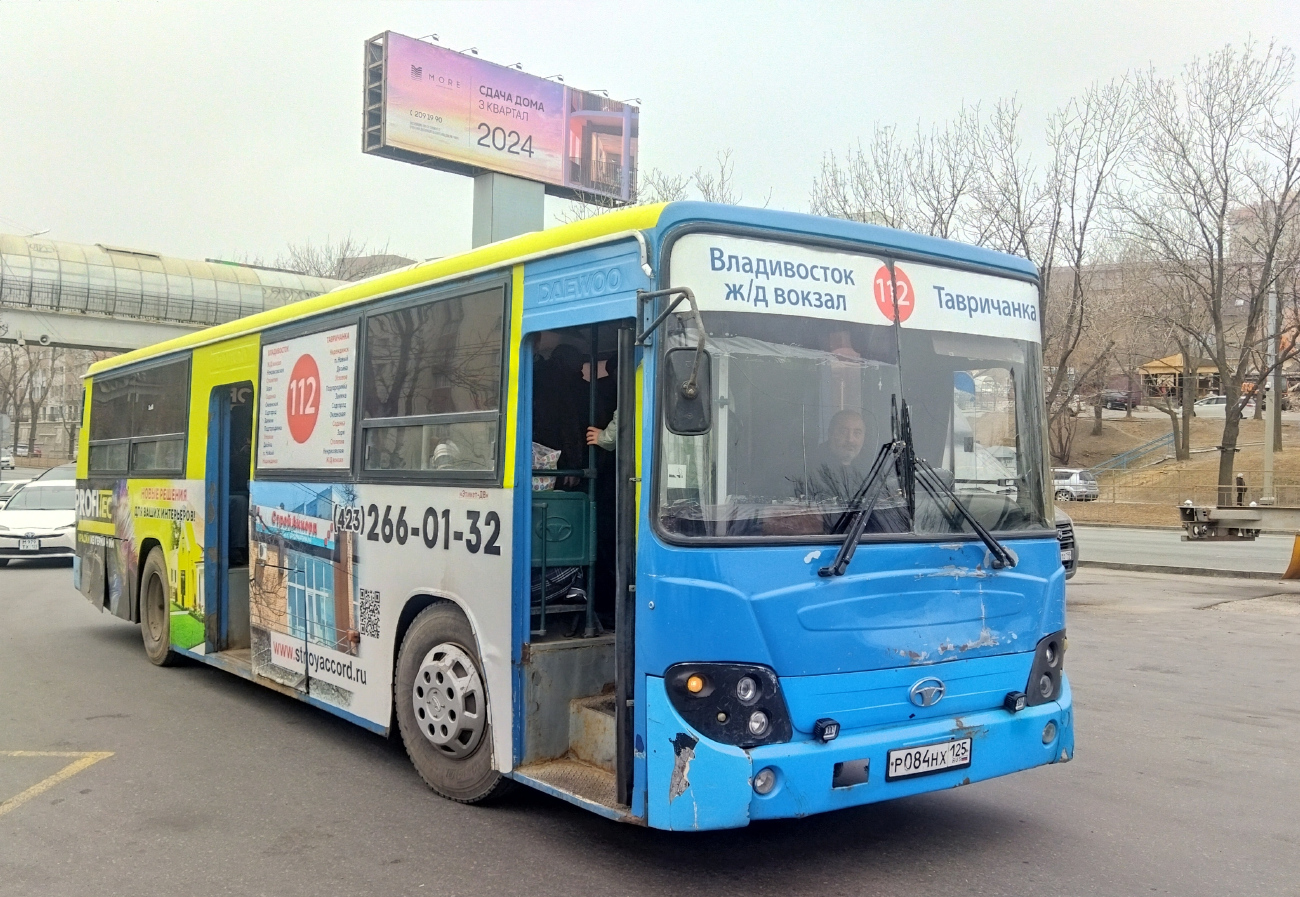 Владивосток, Daewoo BS106 № Р 084 НХ 125