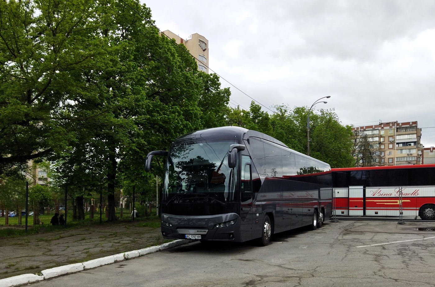 Kyiv, Neoplan N2216/3SHDL Tourliner SHDL č. АС 1787 НМ