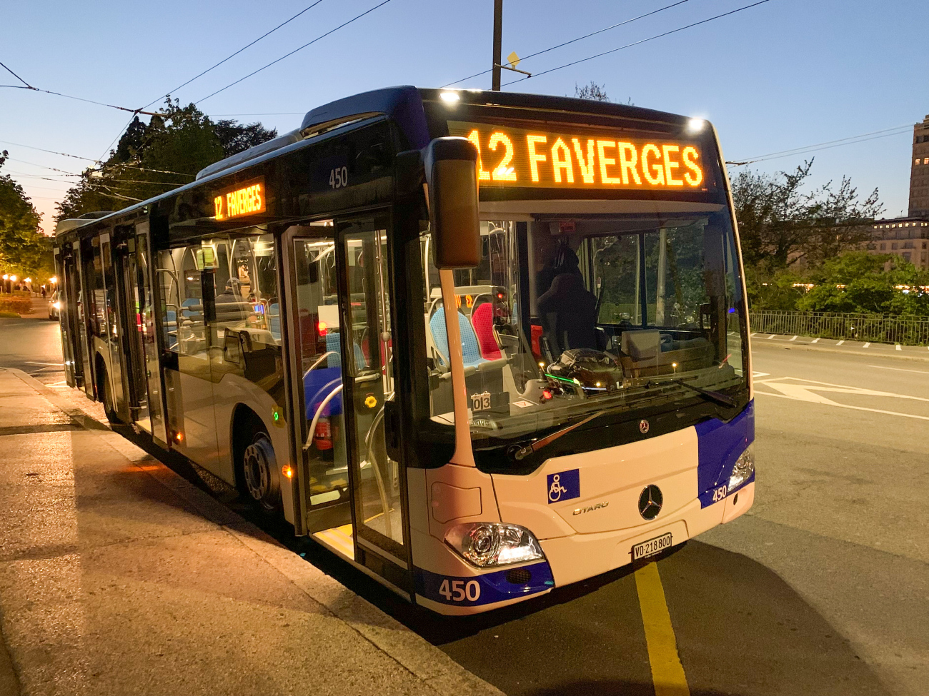 Lausanne, Mercedes-Benz Citaro C2 Hybrid # 450