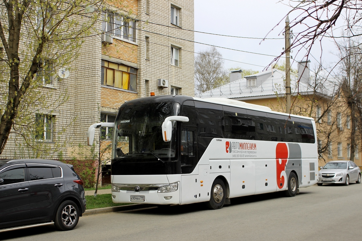 Moscow, Yutong ZK6122H9 # Е 934 ВХ 799