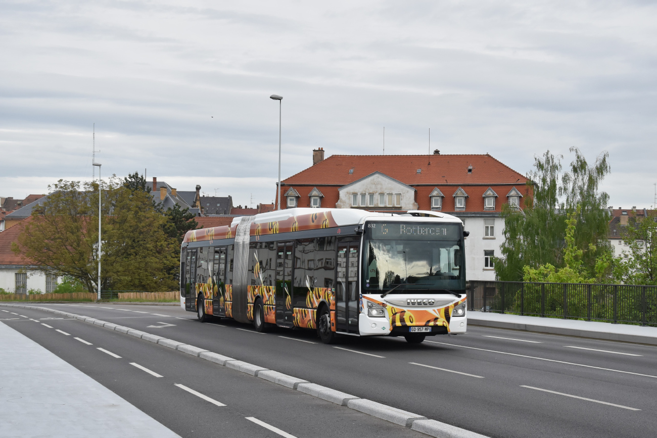 Strasbourg, IVECO Urbanway 18M CNG BHNS №: 832