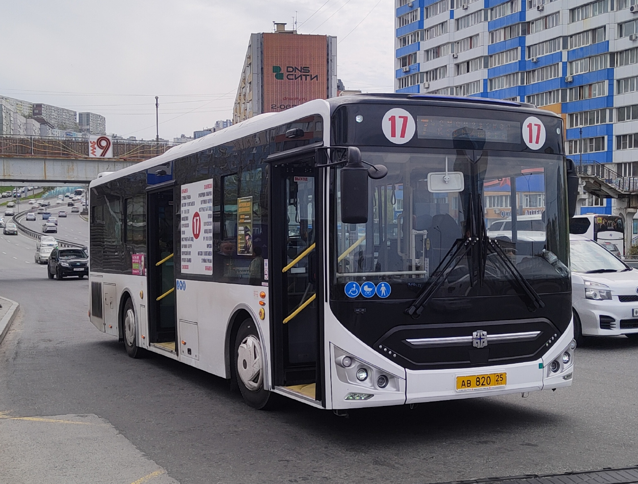 Vladivostok, Zhongtong LCK6105HG # АВ 820 25