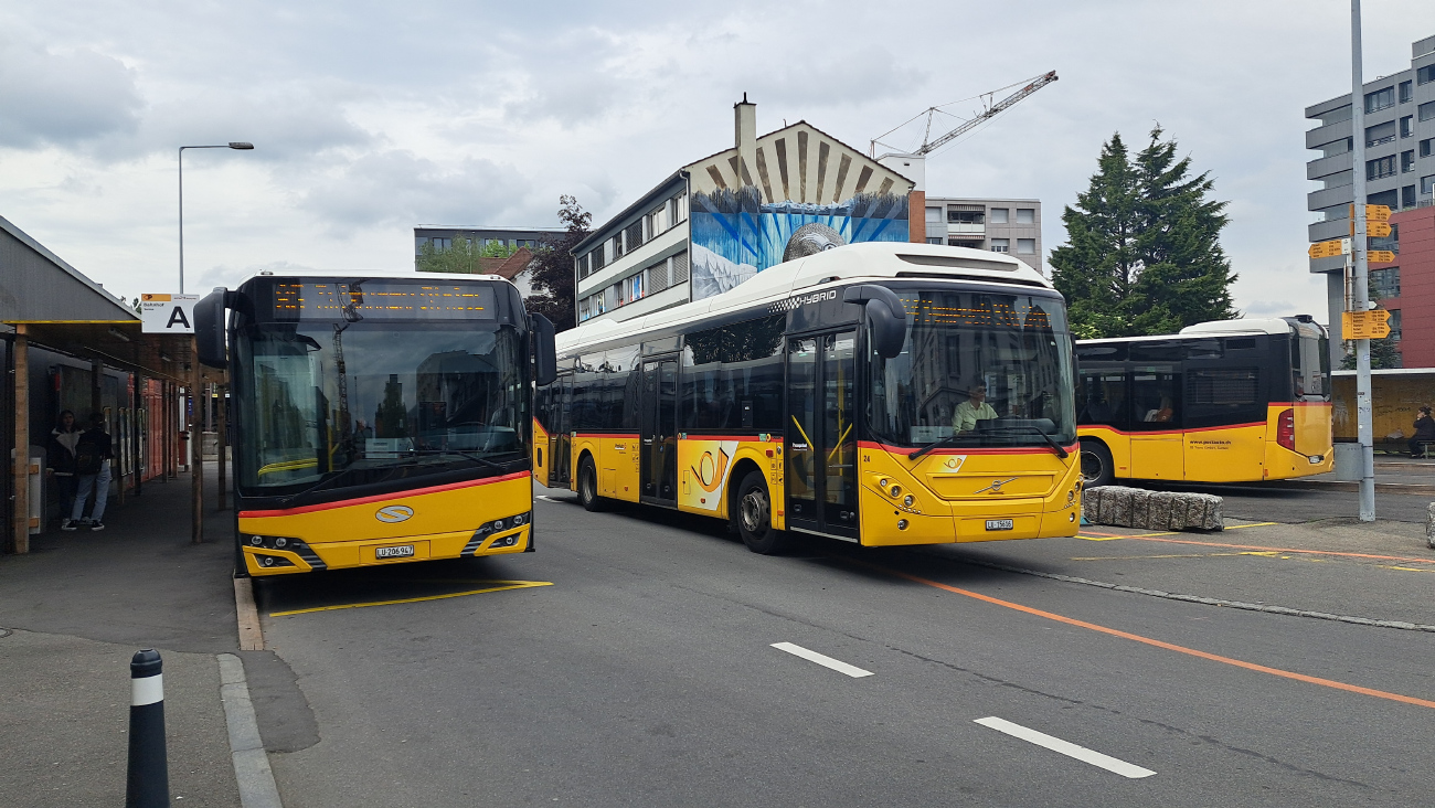 Lucerne, Volvo 7900 Hybrid # 10690; Lucerne, Solaris Urbino IV 18 # 11232