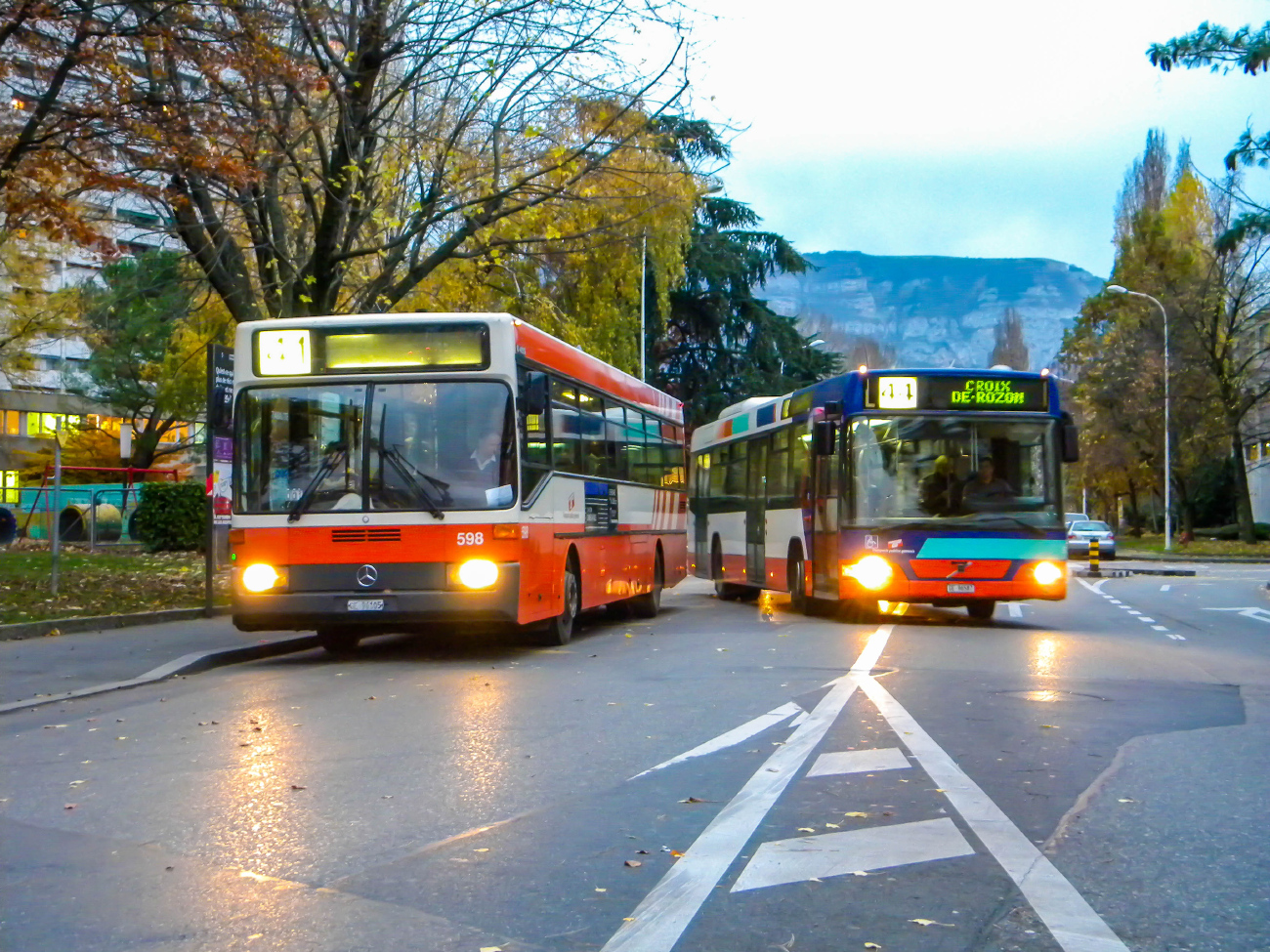 Geneva, Mercedes-Benz O405 # 598; Geneva, Volvo 7000 # 921