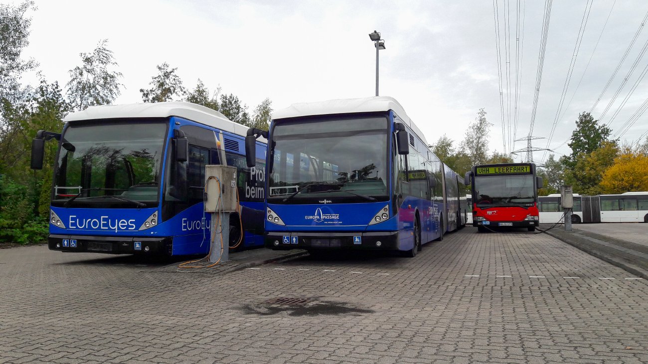 Hamburg, Van Hool New AGG300 # 8707; Hamburg, Van Hool New AGG300 # 8710; Hamburg, Mercedes-Benz O530 Citaro # 0514