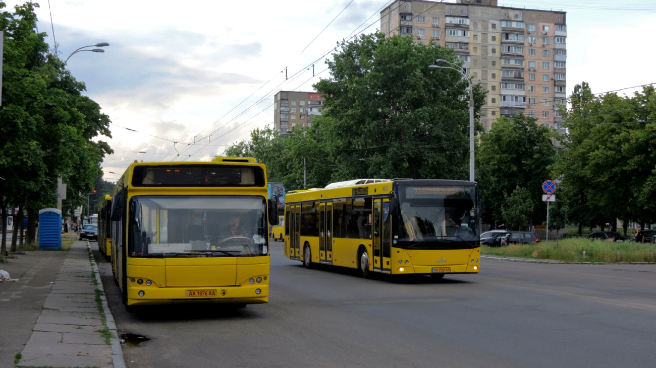 Kyiv, MAZ-107.467 # 4652; Kyiv, MAZ-203.069 # 8522